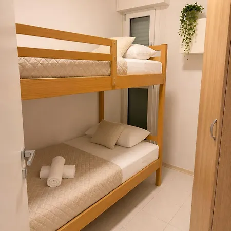 Seaview Fish 4 *